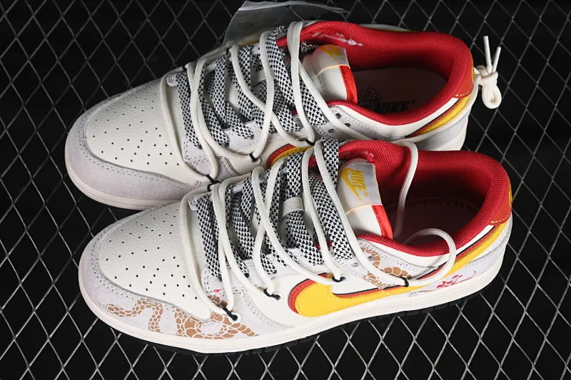 All Categories Nk SB Dunk Series Nk SB Dunk Low High-end Customized Low-top Shoes Nike SB Dunk Low Year of the Snake Series Strappy Pig Eight Yellow Hook Anniversary High-end Customized Low-top Casual Shoes SJ2068-315